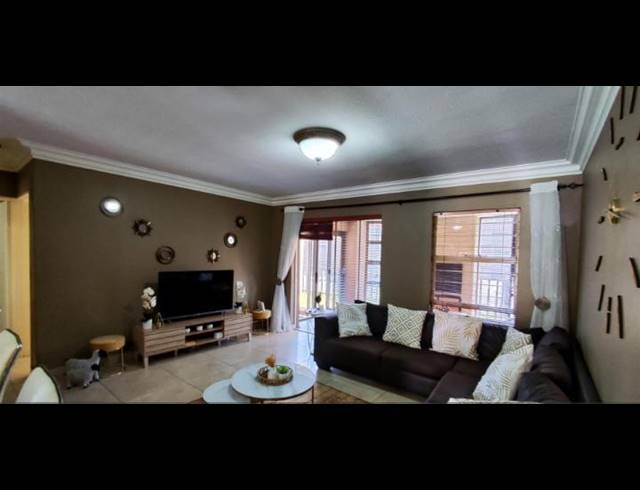 2 BEDROOM APARTMENT FOR SALE IN VAN DYK PARK